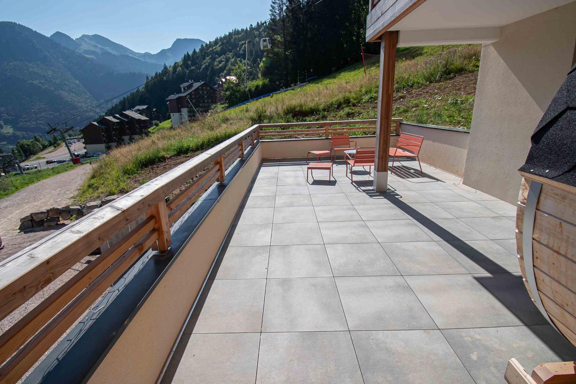 Apartment Le Snow Roc: Ski-in With Panoramic Terrace And Sauna *